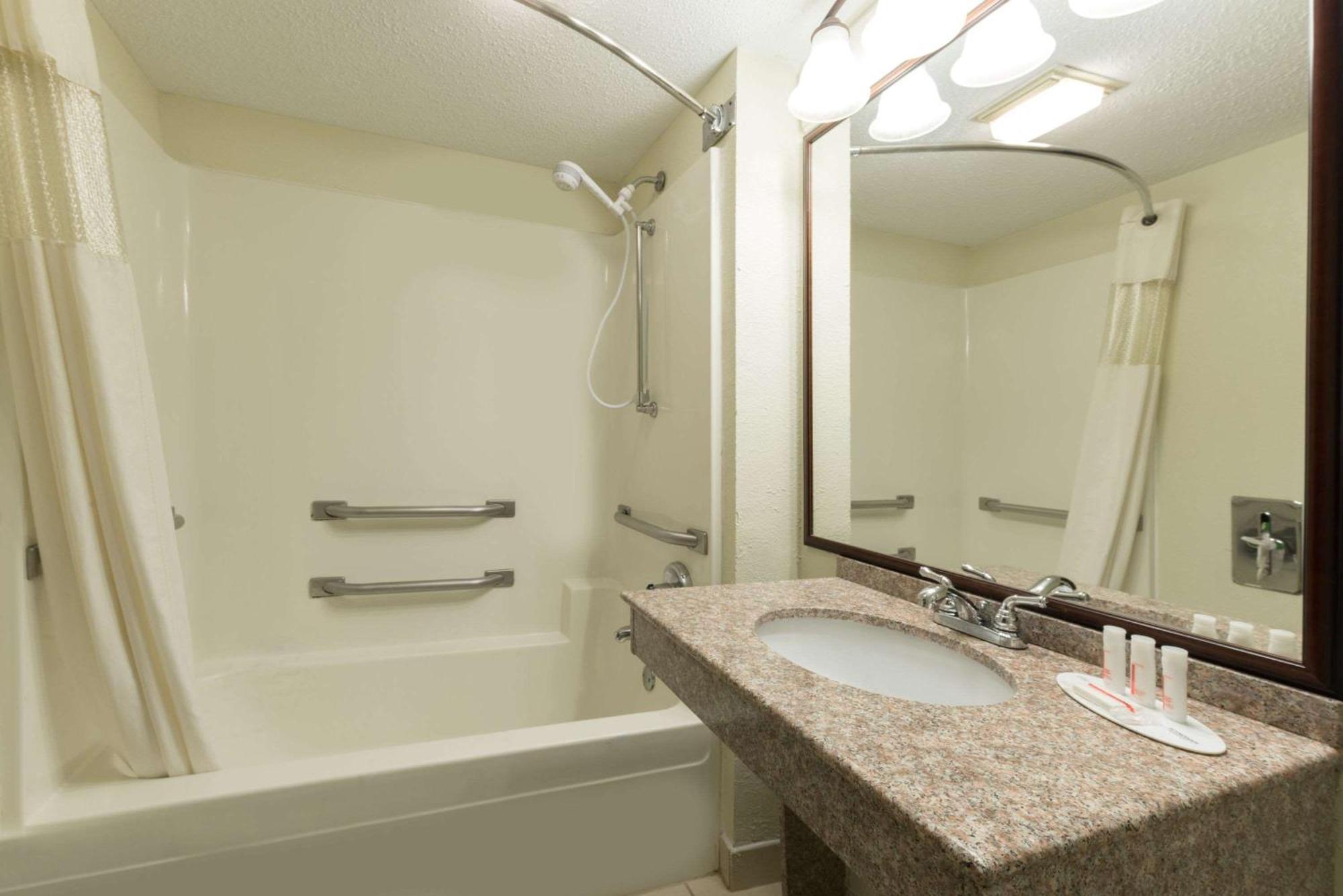 Baymont By Wyndham Louisville South I 65 Brooks