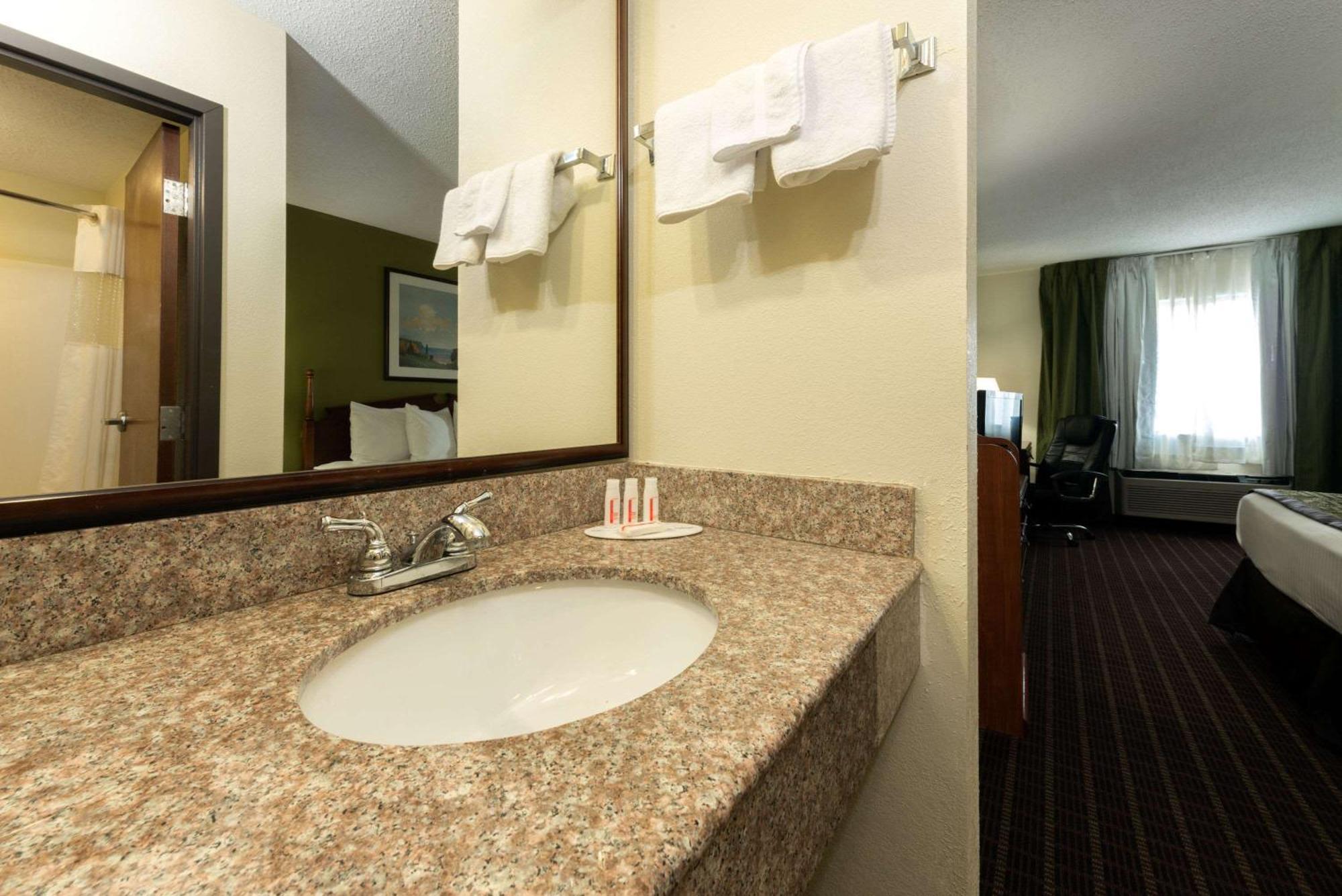 Baymont By Wyndham Louisville South I 65 Hotel Brooks
