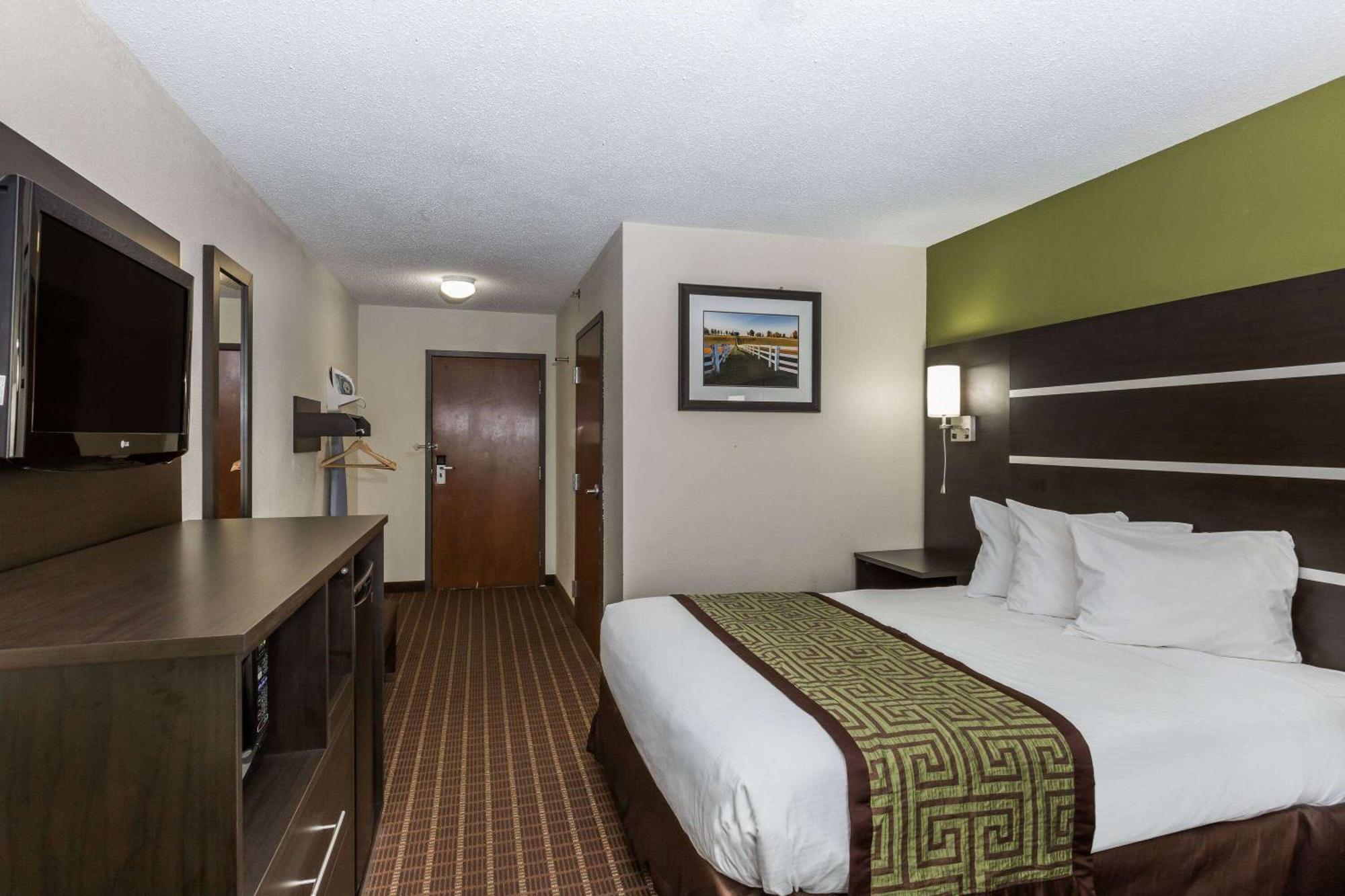 Baymont By Wyndham Louisville South I 65 Hotel Brooks