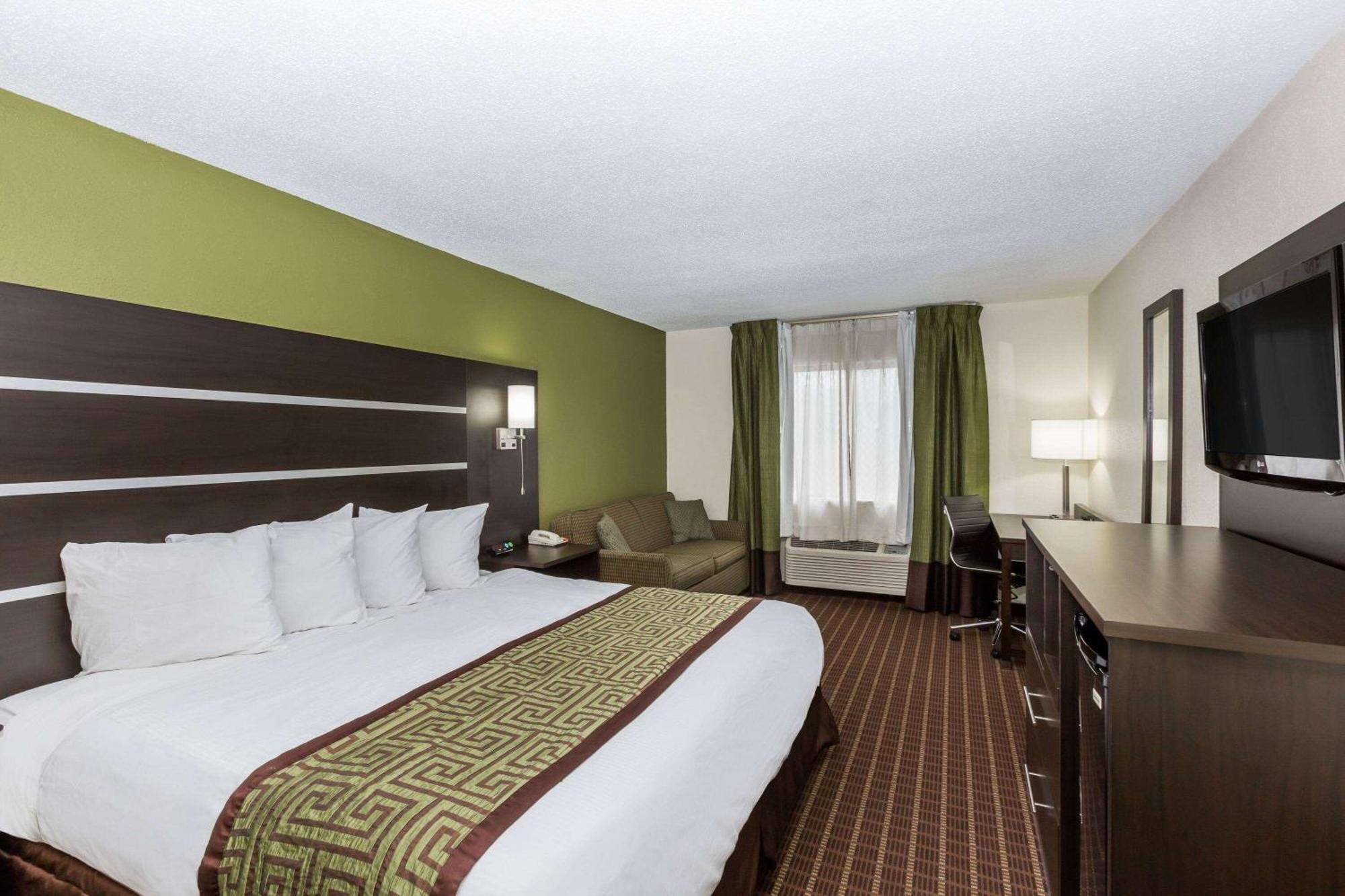 Hotel Baymont By Wyndham Louisville South I 65 2*